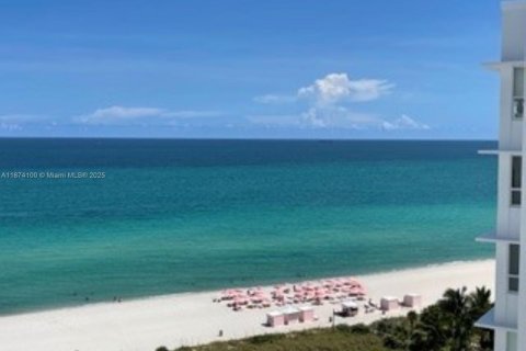 Condo in Miami Beach, Florida, 2 bedrooms  № 1925808 - photo 1