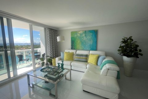 Condo in Miami Beach, Florida, 2 bedrooms  № 1925808 - photo 19