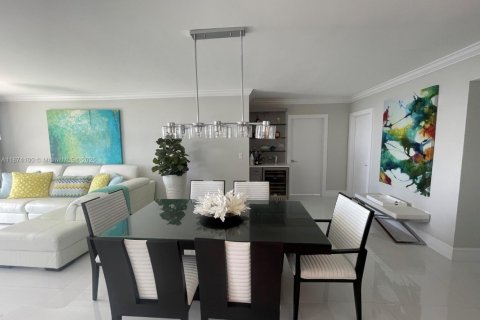 Condo in Miami Beach, Florida, 2 bedrooms  № 1925808 - photo 5
