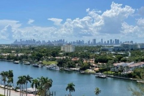 Condo in Miami Beach, Florida, 2 bedrooms  № 1925808 - photo 2