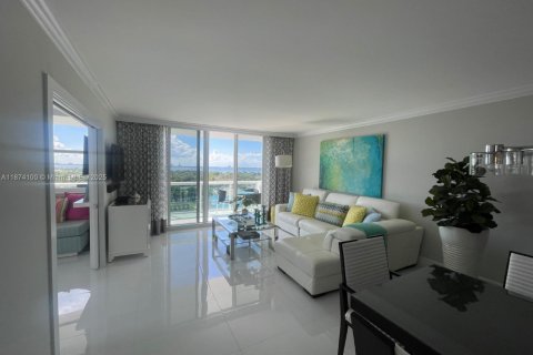 Condo in Miami Beach, Florida, 2 bedrooms  № 1925808 - photo 6