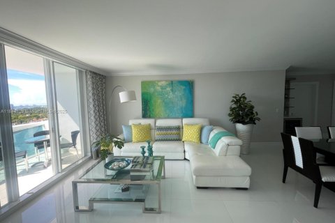 Condo in Miami Beach, Florida, 2 bedrooms  № 1925808 - photo 3