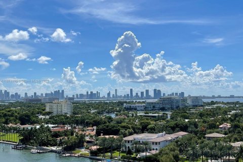 Condo in Miami Beach, Florida, 2 bedrooms  № 1925808 - photo 22