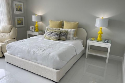 Condo in Miami Beach, Florida, 2 bedrooms  № 1925808 - photo 11
