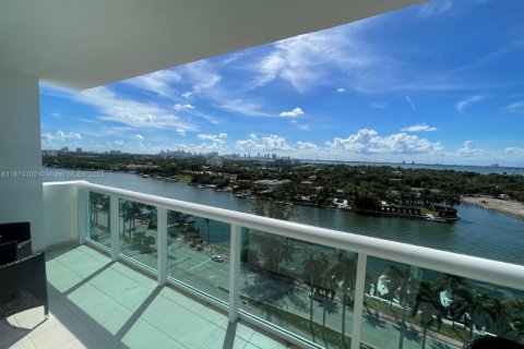 Condo in Miami Beach, Florida, 2 bedrooms  № 1925808 - photo 24
