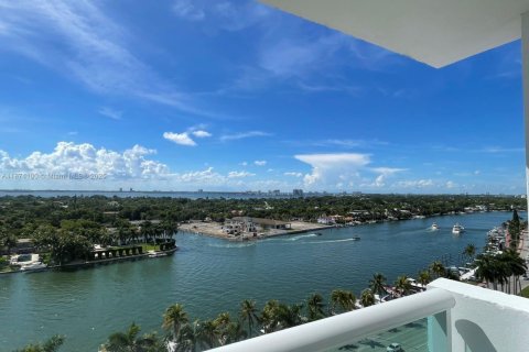 Condo in Miami Beach, Florida, 2 bedrooms  № 1925808 - photo 21