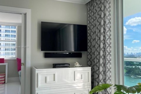 Condo in Miami Beach, Florida, 2 bedrooms  № 1925808 - photo 18