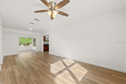 Villa ou maison à vendre à Palm Harbor, Floride: 2 chambres, 106.28 m2 № 2432613 - photo 3
