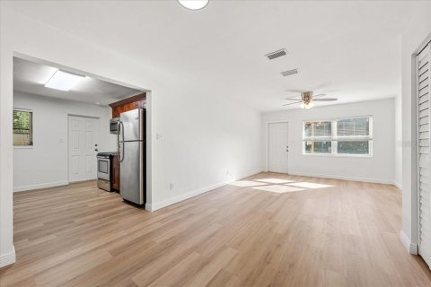 Villa ou maison à vendre à Palm Harbor, Floride: 2 chambres, 106.28 m2 № 2432613 - photo 5