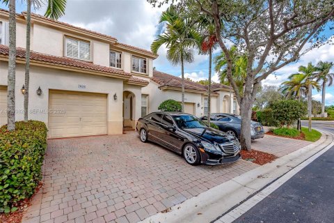 House in Pembroke Pines, Florida 3 bedrooms, 157.38 sq.m. № 2031468 - photo 30