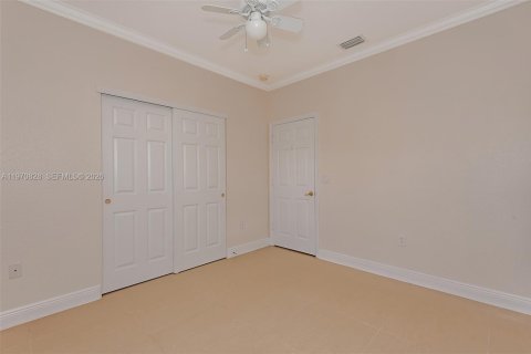 House in Pembroke Pines, Florida 3 bedrooms, 157.38 sq.m. № 2031468 - photo 13