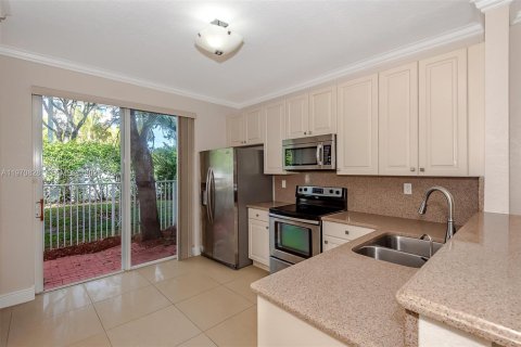 House in Pembroke Pines, Florida 3 bedrooms, 157.38 sq.m. № 2031468 - photo 6