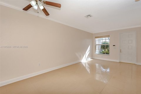 House in Pembroke Pines, Florida 3 bedrooms, 157.38 sq.m. № 2031468 - photo 7