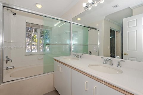 House in Pembroke Pines, Florida 3 bedrooms, 157.38 sq.m. № 2031468 - photo 27