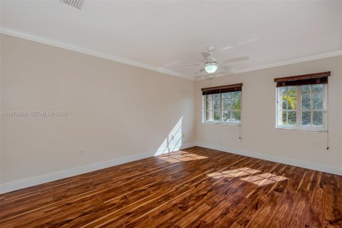 House in Pembroke Pines, Florida 3 bedrooms, 157.38 sq.m. № 2031468 - photo 17