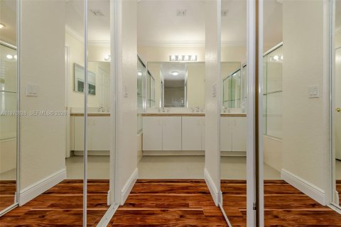 House in Pembroke Pines, Florida 3 bedrooms, 157.38 sq.m. № 2031468 - photo 26