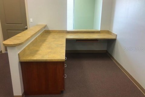 Propiedad comercial en alquiler en Punta Gorda, Florida, 1222.32 m2 № 1557899 - foto 5
