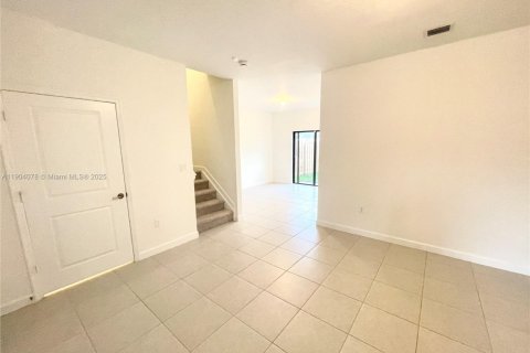 Townhouse in Miami, Florida 3 bedrooms, 133.97 sq.m. № 1963393 - photo 12