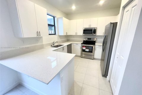 Townhouse in Miami, Florida 3 bedrooms, 133.97 sq.m. № 1963393 - photo 18