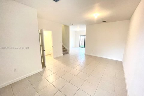 Townhouse in Miami, Florida 3 bedrooms, 133.97 sq.m. № 1963393 - photo 22