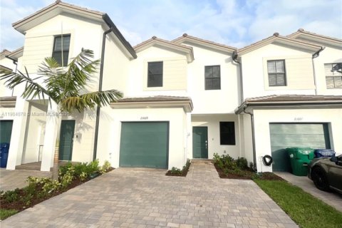 Townhouse in Miami, Florida 3 bedrooms, 133.97 sq.m. № 1963393 - photo 2