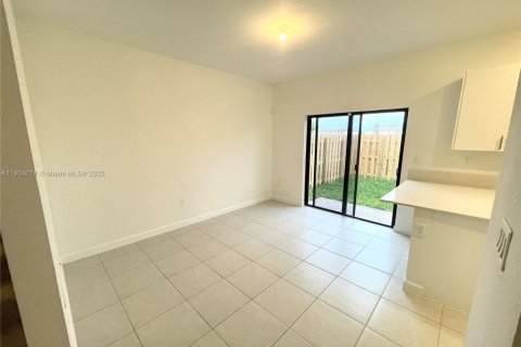 Townhouse in Miami, Florida 3 bedrooms, 133.97 sq.m. № 1963393 - photo 3