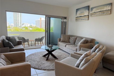 Купить кондоминиум в Майами-Бич, Флорида 1 спальня, 73.39м2, № 2053408 - фото 2