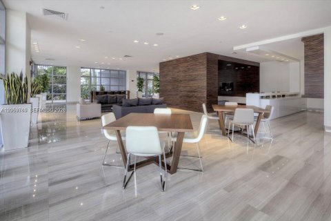 Copropriété à vendre à Miami Beach, Floride: 2 chambres, 117.24 m2 № 2264461 - photo 24