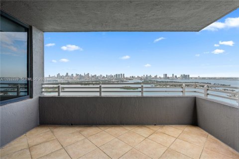 Copropriété à vendre à Miami Beach, Floride: 2 chambres, 117.24 m2 № 2264461 - photo 18