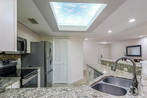 Condo in St. Lucie, Florida, 3 bedrooms  № 2253818 - photo 9