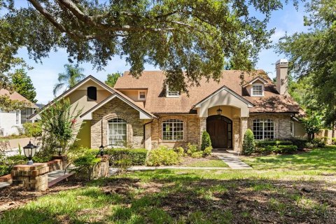 House in Orlando, Florida 5 bedrooms, 322.56 sq.m. № 1803400 - photo 1
