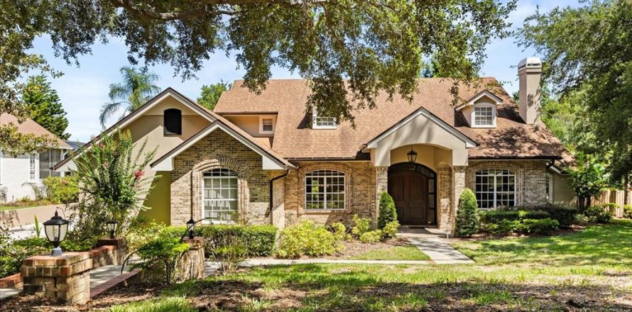 House in Orlando, Florida 5 bedrooms, 322.56 sq.m. № 1803400