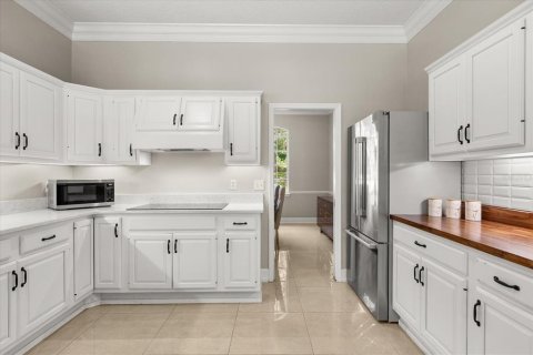 House in Orlando, Florida 5 bedrooms, 322.56 sq.m. № 1803400 - photo 17