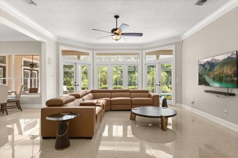 House in Orlando, Florida 5 bedrooms, 322.56 sq.m. № 1803400 - photo 12