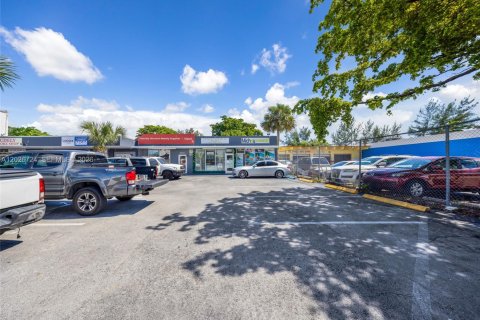 Commercial property in Fort Lauderdale, Florida № 2085582 - photo 3