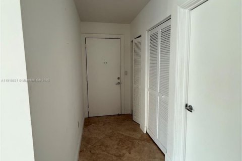 Copropriété à louer à Miami, Floride: 2 chambres, 96.25 m2 № 1974016 - photo 2