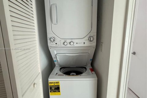 Copropriété à louer à Miami, Floride: 2 chambres, 96.25 m2 № 1974016 - photo 16