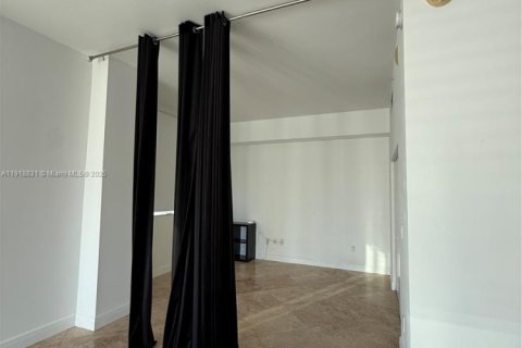 Copropriété à louer à Miami, Floride: 2 chambres, 96.25 m2 № 1974016 - photo 8