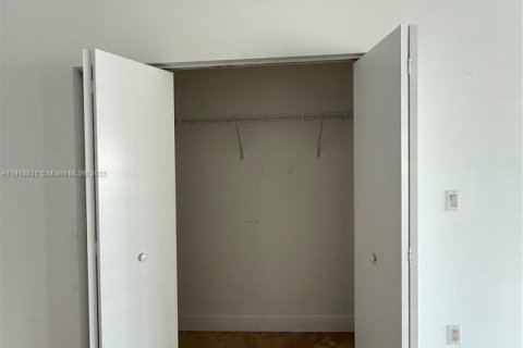Copropriété à louer à Miami, Floride: 2 chambres, 96.25 m2 № 1974016 - photo 10