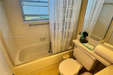 Condominio en venta en Deerfield Beach, Florida, 1 dormitorio, 65.03 m2 № 2020212 - foto 16