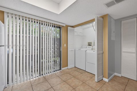 Condo in Jupiter, Florida, 2 bedrooms  № 1986823 - photo 19