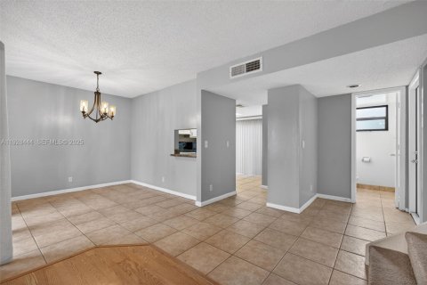 Condo in Jupiter, Florida, 2 bedrooms  № 1986823 - photo 15