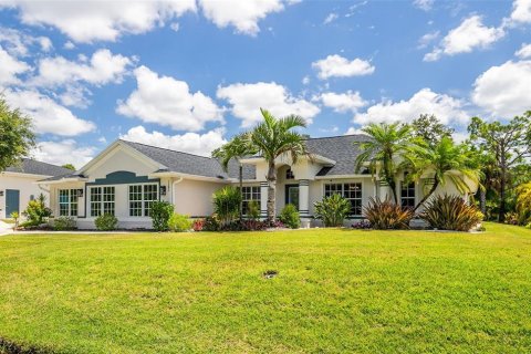 Casa en venta en Port Charlotte, Florida, 5 dormitorios, 274.15 m2 № 1909954 - foto 1