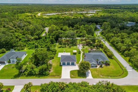 Casa en venta en Port Charlotte, Florida, 5 dormitorios, 274.15 m2 № 1909954 - foto 2