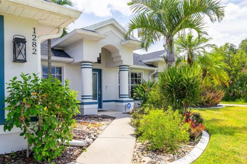 Casa en venta en Port Charlotte, Florida, 5 dormitorios, 274.15 m2 № 1909954 - foto 4