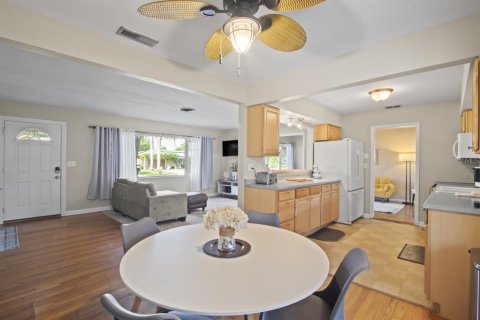 Villa ou maison à vendre à Clearwater, Floride: 2 chambres, 124.12 m2 № 2318885 - photo 11