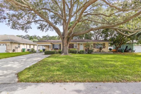 House in Clearwater, Florida 2 bedrooms, 124.12 sq.m. № 2318885