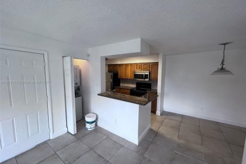 Condo in Pompano Beach, Florida, 2 bedrooms  № 1777803 - photo 1