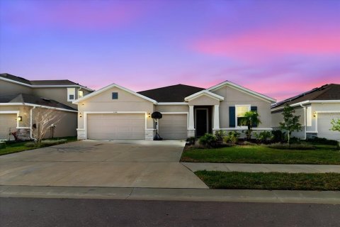 House in Bradenton, Florida 4 bedrooms, 263.66 sq.m. № 2222065