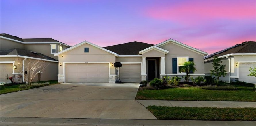 House in Bradenton, Florida 4 bedrooms, 263.66 sq.m. № 2222065